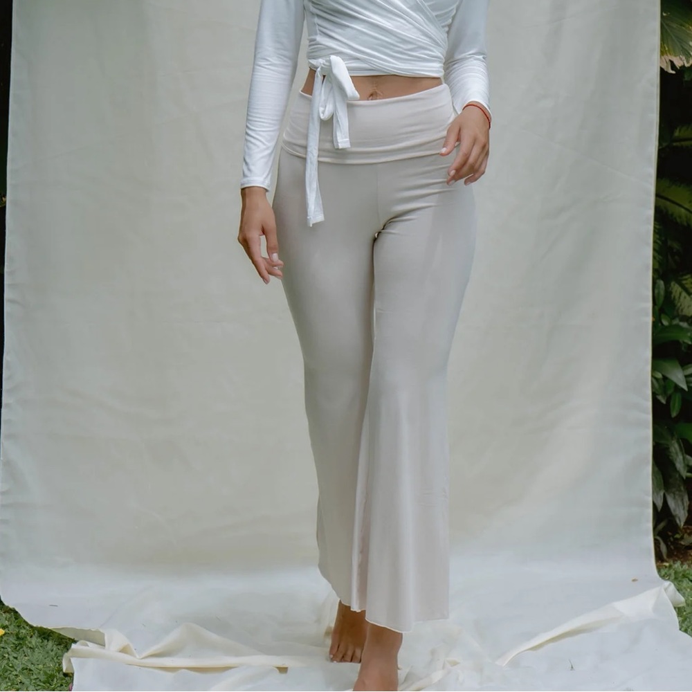 Indigo Luna Agni Flares Pearl Size M Medium New with Tags NWT.